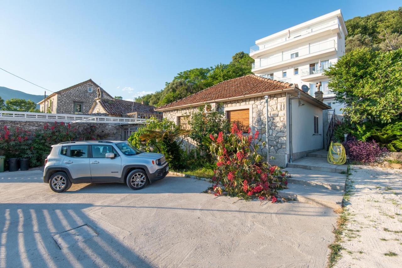 Villa Providenca Apartments Tivat Bagian luar foto