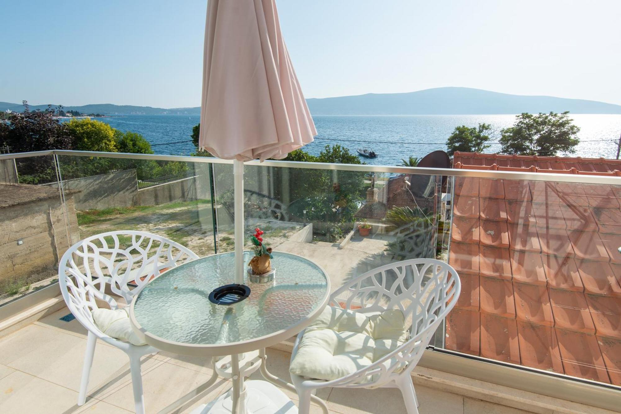 Villa Providenca Apartments Tivat Bagian luar foto